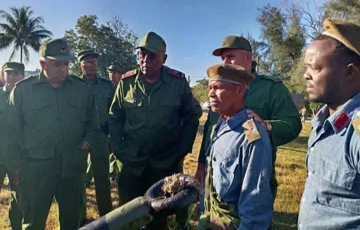 ‼️Como parte del Día Nacional de la Defensa, en Mayabeque, las unidades de las MTT realizaron entrenamientos con piezas de artillería antiaérea.  
El ejercicio permitió consolidar la preparación y cohesión combativa de las tropas.  

#FARCuba 
#CubaEstáFirme 🇨🇺