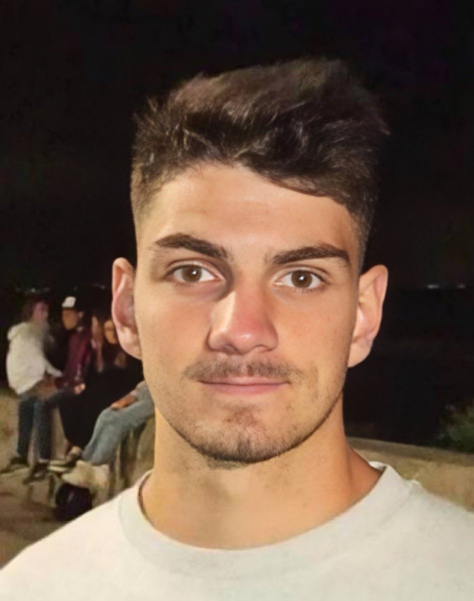 Miembros de Antifa asesinan a golpes a Quentin, un joven francés de 23 años que protegía a las chicas del colectivo de derecha Némésis mientras protestaban contra la inmigración ilegal en Lyon.