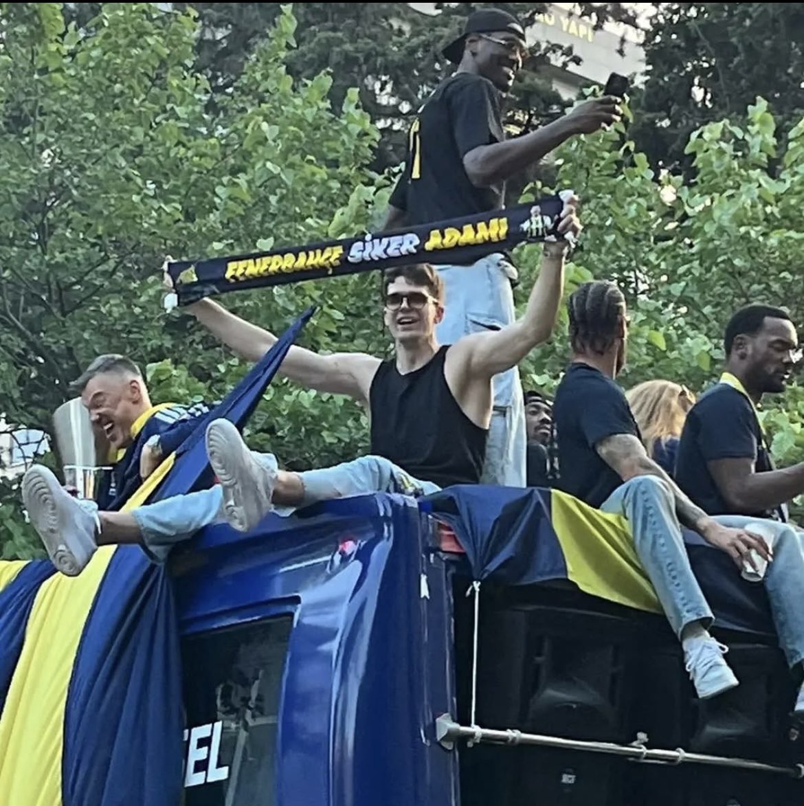 sim10keya1's tweet photo. @Paobcgr @FBBasketbol Ananızı sikeriz https://t.co/9T3RcuDocx