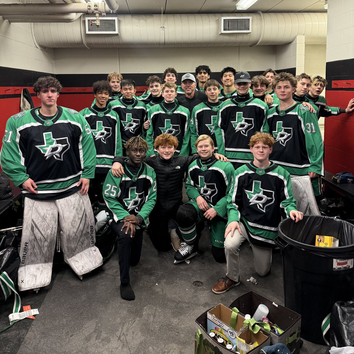 DSEHC's tweet photo. Thanks to Mike Modano (HHOF, Dallas Stars) for stopping by and saying hi to our 14U boys in Blaine, MN at the Tier 1 Elite Hockey League playoffs!!! 💚🖤
#TexasHockey #gostarselite #elitedna #GreenHelmets https://t.co/S9GjiWqR5D