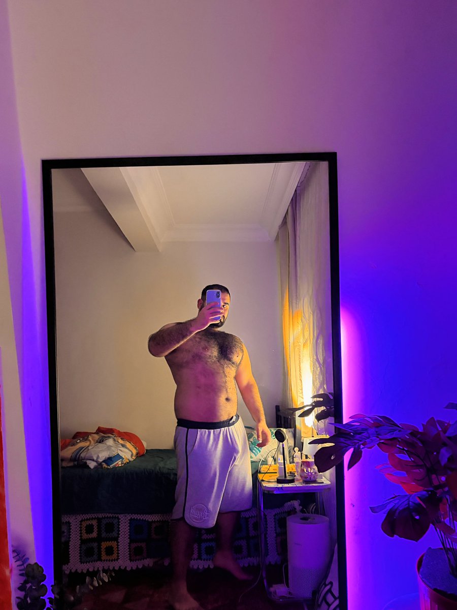 kurdishteddy's tweet image. Pillow + movie + me.
The rest can wait till tomorrow 😌