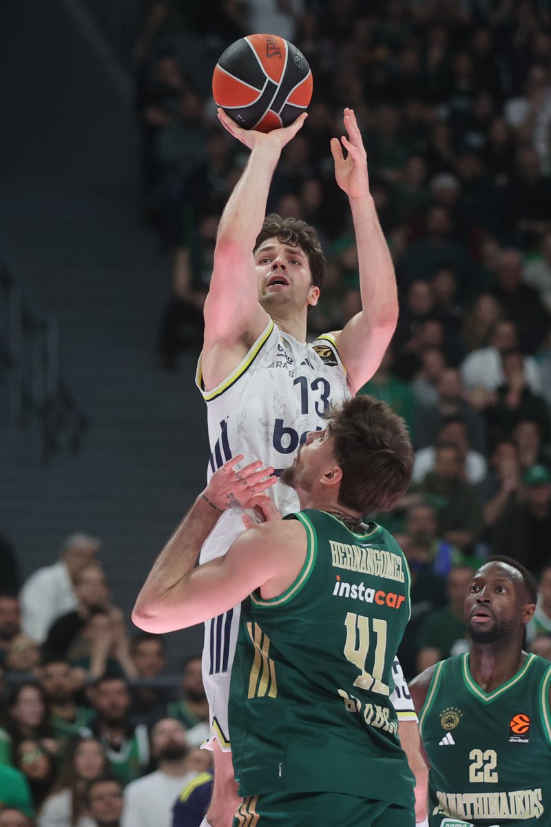 SÜPER FENER! ⚡

🇹🇷🏀 Temsilcimiz Fenerbahçe Beko, Avrupa Ligi'nin 28. haftasında deplasmanda karşılaştığı Panathinaikos'u Wade Baldwin'in son saniye basketiyle 85-83 mağlup etti.

🔝 Tarık Biberoviç - 26 Sayı