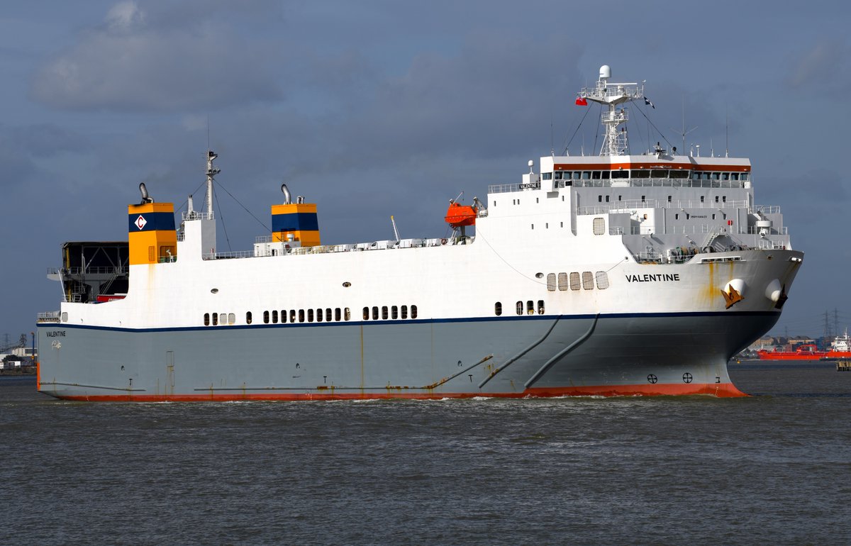 FraserG32883664's tweet photo. CLdN's Valentine built 1999, #Valentine #CLdN #ROROCargo #RiverThames #Thames #Ferry #Ferries #GeneralCargoShip #Purfleet #Ships #Shipping #ShipsInPics #Shipspotting #Tilbury #Essex #Ship #WorkingRiver #Ships #Schiffe #Schip #PurfleetOnThames #Purfleet https://t.co/gXqZiW4Rm3