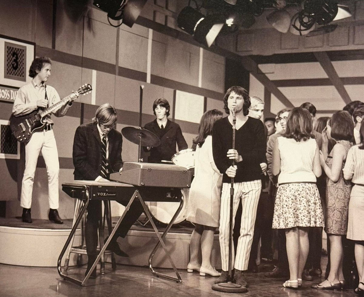 justoneoldsoul's tweet image. Appearance on KHJ’s show Boss City, Los Angeles, CA, February 1967.
#TheDoors