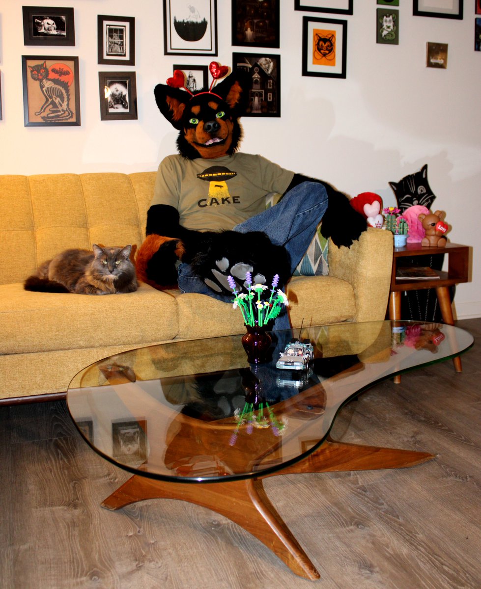 "So about that Arby's for V-Day, I love their French Dip."  The only dip is you, Bozo.

#FursuitFriday