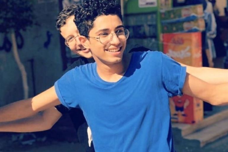 في وسط حالات  التحرش دي كلها بفتكر محمود البنا الي مات راجل  و هو بيدافع عن بنت من التحرش