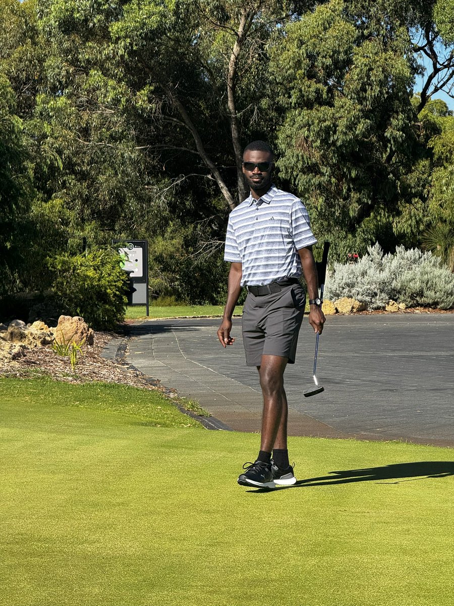 _FitzGee's tweet photo. Apparently, life is better on the green🏌️⛳️ https://t.co/0IxRT2euCY