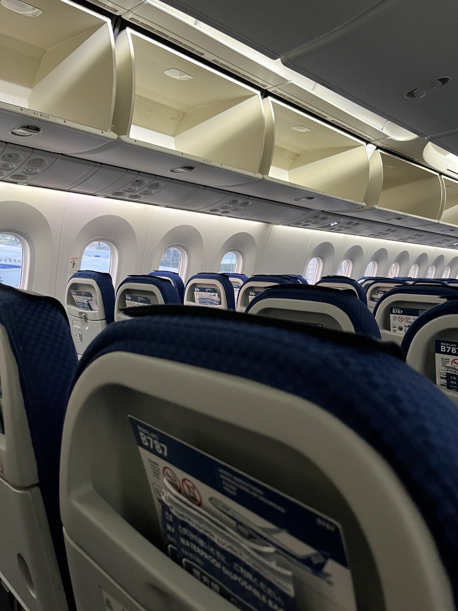 koppe34R's tweet photo. (35)HND✈︎OKA
修行僧の朝は早い…言葉の通りです💤
修行僧は常に寝不足っていうのも間違いじゃないかも。#ANA #SFC #OKA https://t.co/neXup0An3O