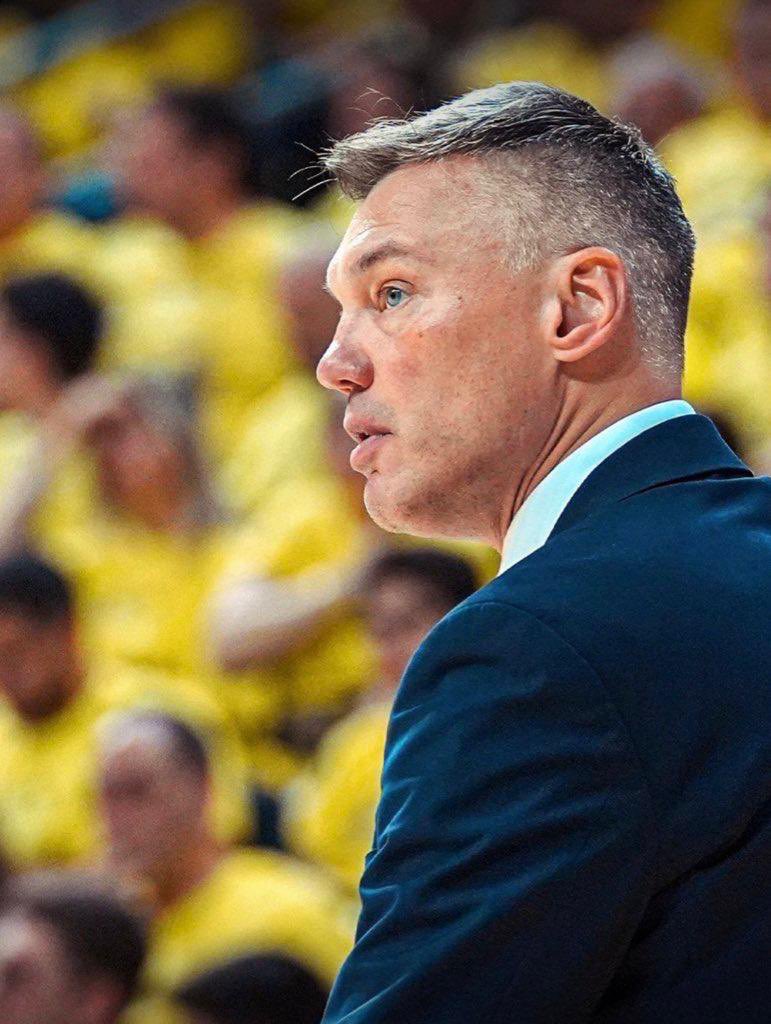 WE HAVE SARAS, THEY DON’T! 👑 

#GençFenerbahçeliler