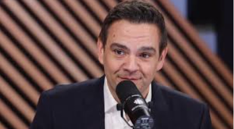 Dans quelques heures un MILLIARD de petites étoiles brilleront sur la tête de Charles  pour son couronnement pendant que Pablo dans la noirceur cherchera qui a allumé la mèche du putsch.
#polqc