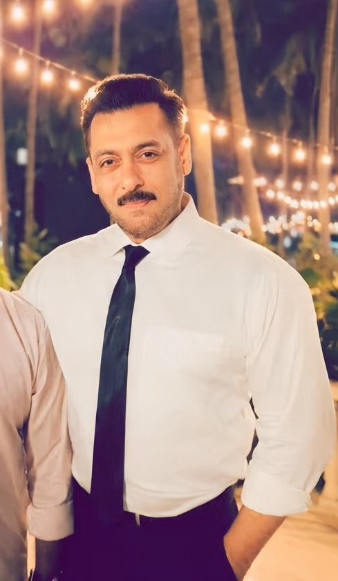 Humain Tum Se Pyaar Kitnaa 
Yeh Hum Nahi Jaantay 
Maggar Jee Nahi Saktay 
Tumharay Binnaa ❤ <a href="/BeingSalmanKhan/">Salman Khan</a> 

I NEED YOU NOW &amp; FOREVER 💕💕💕💕💕💕💕💕💕💕 
LOVE YOU MORE &amp; MORE &amp; MORE 
#SalmanKhan

I'M DYING TO TALK WITH YOU ❤️ 
 CAN WE TALK SIR PLEASE 💞  #SalmanKhan𓃵