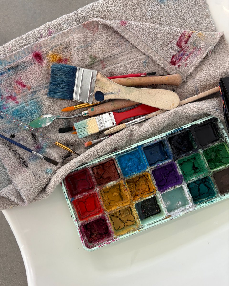 👀 Take a look inside the studios of the 'Too Two Spirited for You - Unsettling Two Spirited/Indigiqueer Art in Canada' Winter Institute participants!

Find out more about what the participants have been working on at their open studio event taking place on February 19 at 7PM 🌟