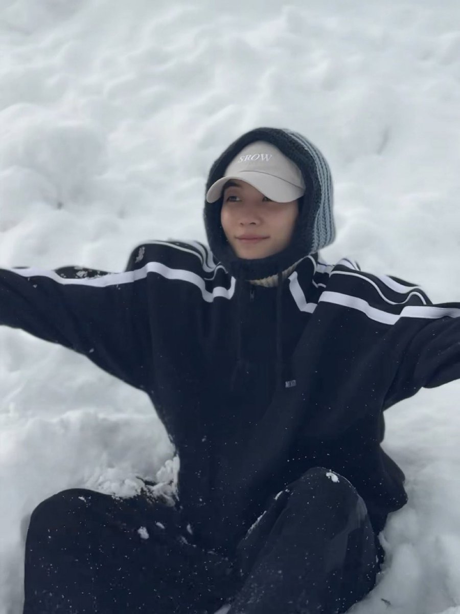 260214 weverse update #정한 #JEONGHAN

🪽: woww, it’s carats' birthday todayㅎㅎㅎ
eat lots of delicious food and have a good day~ hanihae🎉
i give you winter jeonghannie as a gift!!