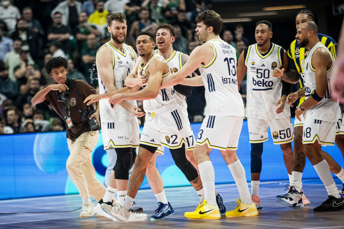 Bize bu yolda geri dönüş yok! 😎

#YellowLegacy #EuroLeague