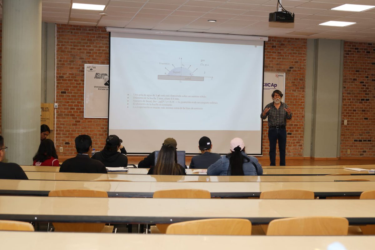 uaemorelos's tweet photo. En el CIICAp de la UAEM, Eduardo Ramos Mora, del Instituto de Energías Renovables de la UNAM, impartió la conferencia Dinámica de gotas y burbujas.
Analizó la mecánica de fluidos, la transferencia de calor y su aplicación en energía eólica.
#UAEM #Investigación #CIICAp https://t.co/Yh5qw4nVlZ