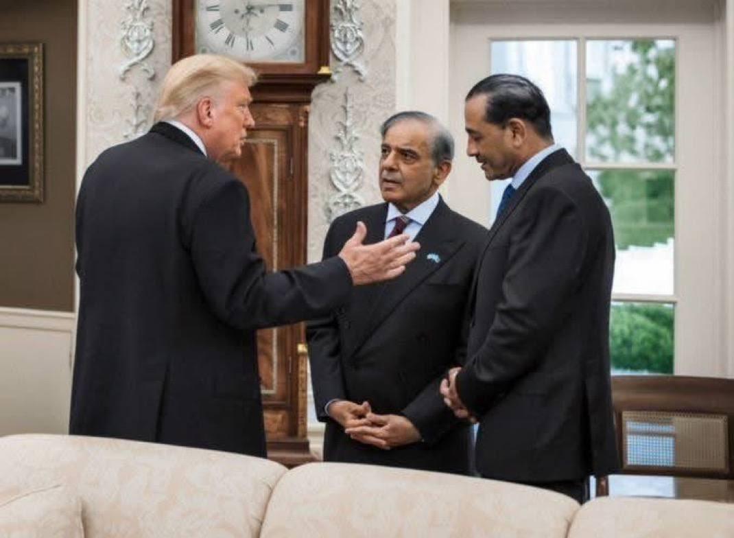 Hena201's tweet image. Thank You, Senator

Please raise further concerns on State Dept supporting #AsimLaw

Stop support of military-led govt who are in violation of intl law.
The people of Pakistan have documented human rights abuse done to Khan &amp;amp; them by this military-led #form47 govt

#FreeImranKhan