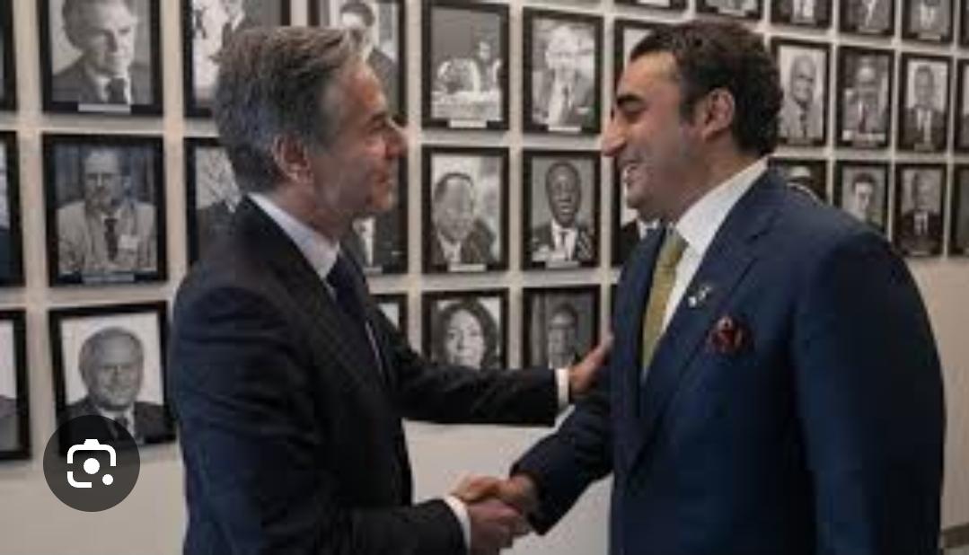 Hena201's tweet image. Thank You, Senator

Please raise further concerns on State Dept supporting #AsimLaw

Stop support of military-led govt who are in violation of intl law.
The people of Pakistan have documented human rights abuse done to Khan &amp;amp; them by this military-led #form47 govt

#FreeImranKhan