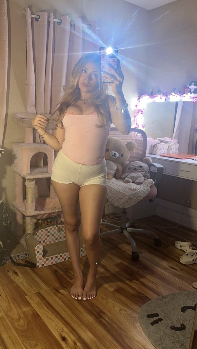 UrPrincessLizz's tweet photo. worship me https://t.co/AoQm5P6ixc