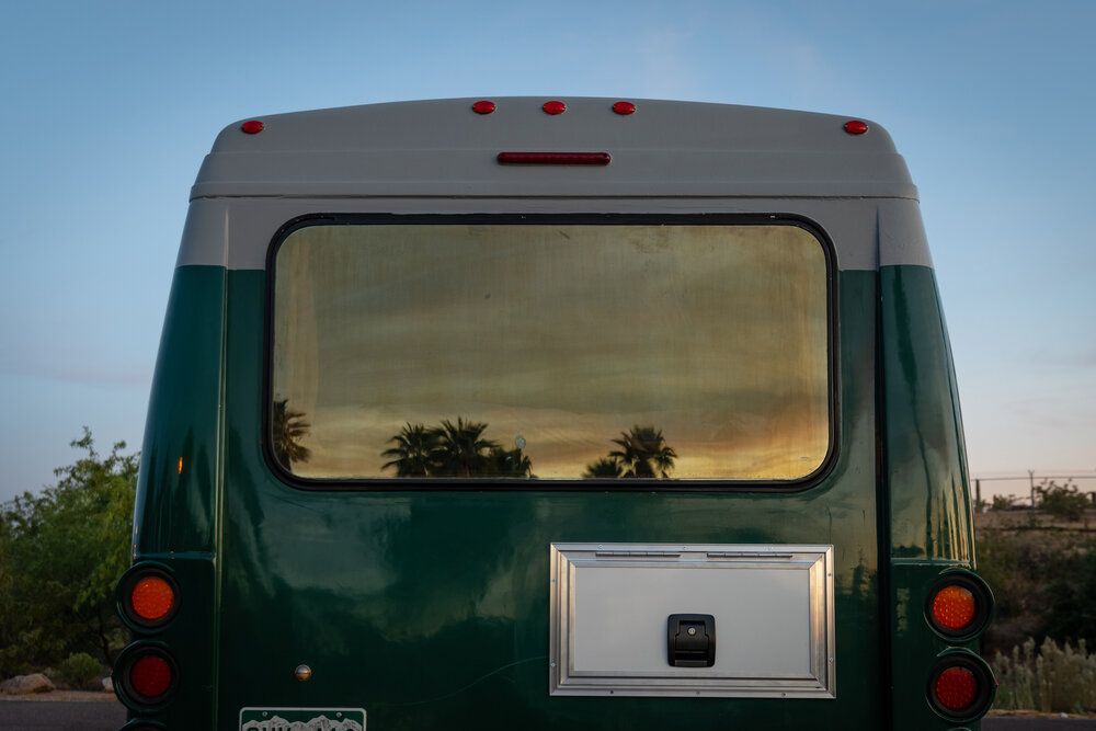TinyHouseTalk's tweet image. This 2008 Ford E-350 shuttle bus conversion is entirely cedar-lined - walls, ceiling, furniture. Feels like a cabin in the woods. On wheels. Meet Vandalf. Would you convert one? #shuttlebus #vanlife
tinyhousetalk.com/vandalf-shuttl…