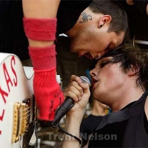 phantomsinsnow's tweet photo. frerard lore explicado en chileno 🇨🇱 — un hilo🩸 https://t.co/KpddgrtoDc