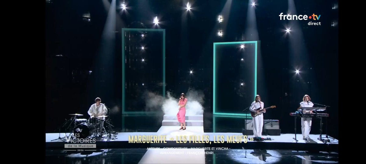 popculturemagfr's tweet photo. Marguerite chante "Les filles, les meufs" aux Victoires de la Musique 2026 

#Victoires2026 #LesVictoiresDeLaMusique https://t.co/Xl0kwEu1o6