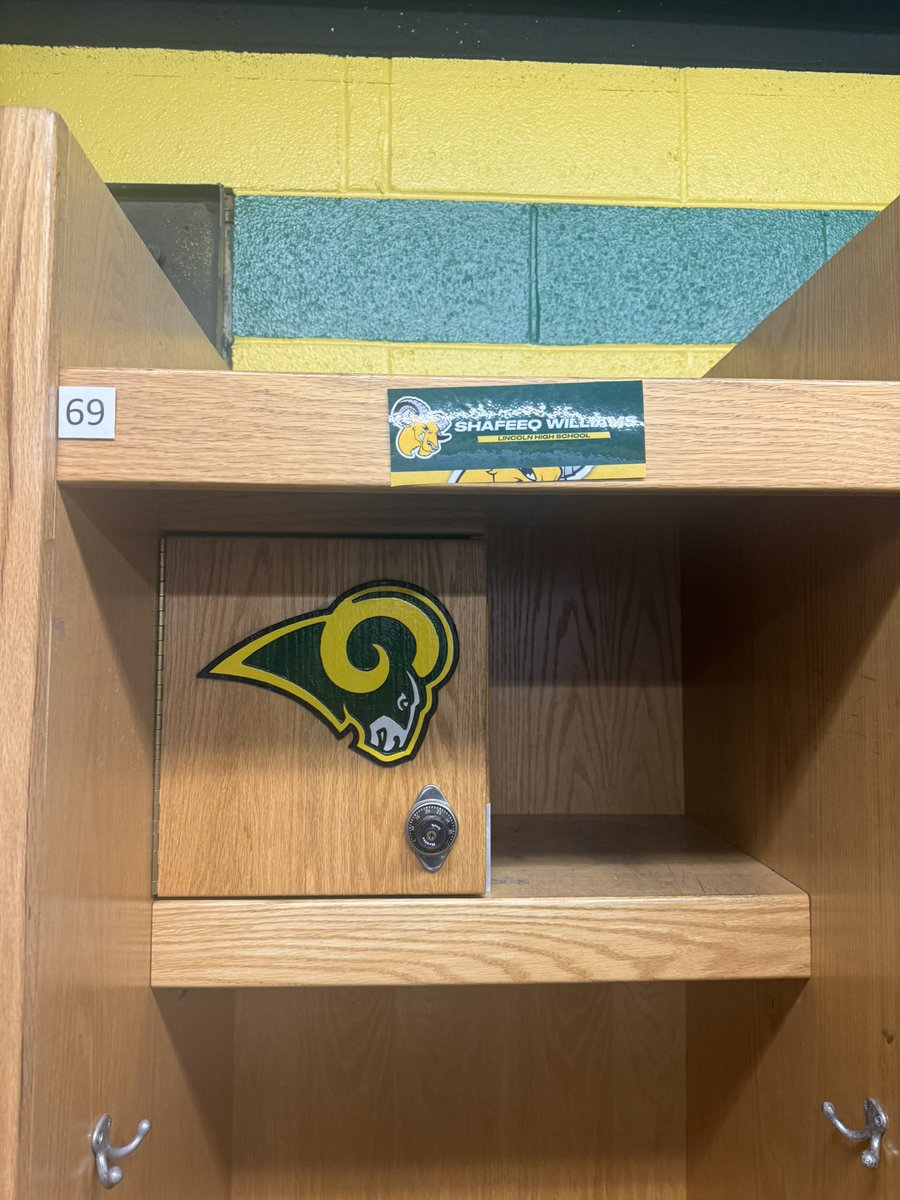 lshafeeq_2's tweet photo. @DVUfootball thanks for having me https://t.co/ehyBS2gwfo