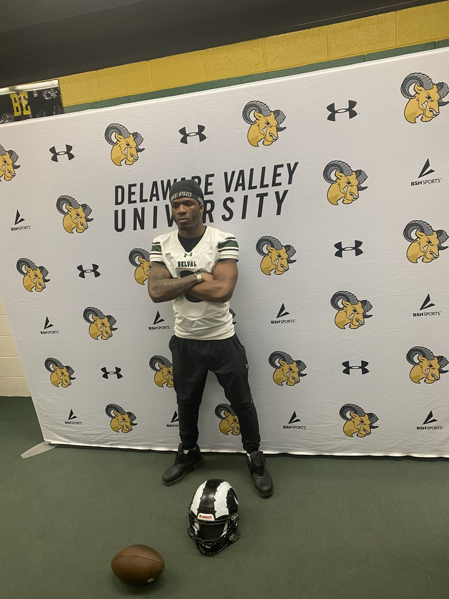 lshafeeq_2's tweet photo. @DVUfootball thanks for having me https://t.co/ehyBS2gwfo