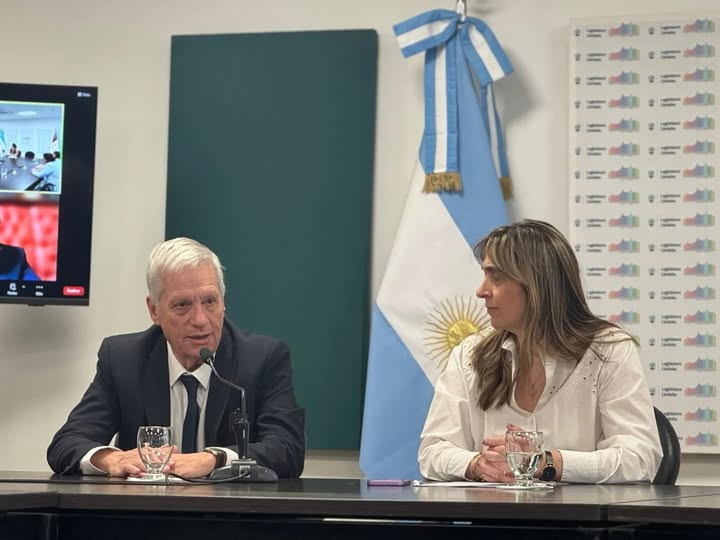 Aval en comisión para actualizar el procedimiento minero de la Provincia de Córdoba

📰 Leé la nota completa 👇🏻
elregionalvm.com.ar/noticias-villa…

#mineria #ProyectoMinero #minas