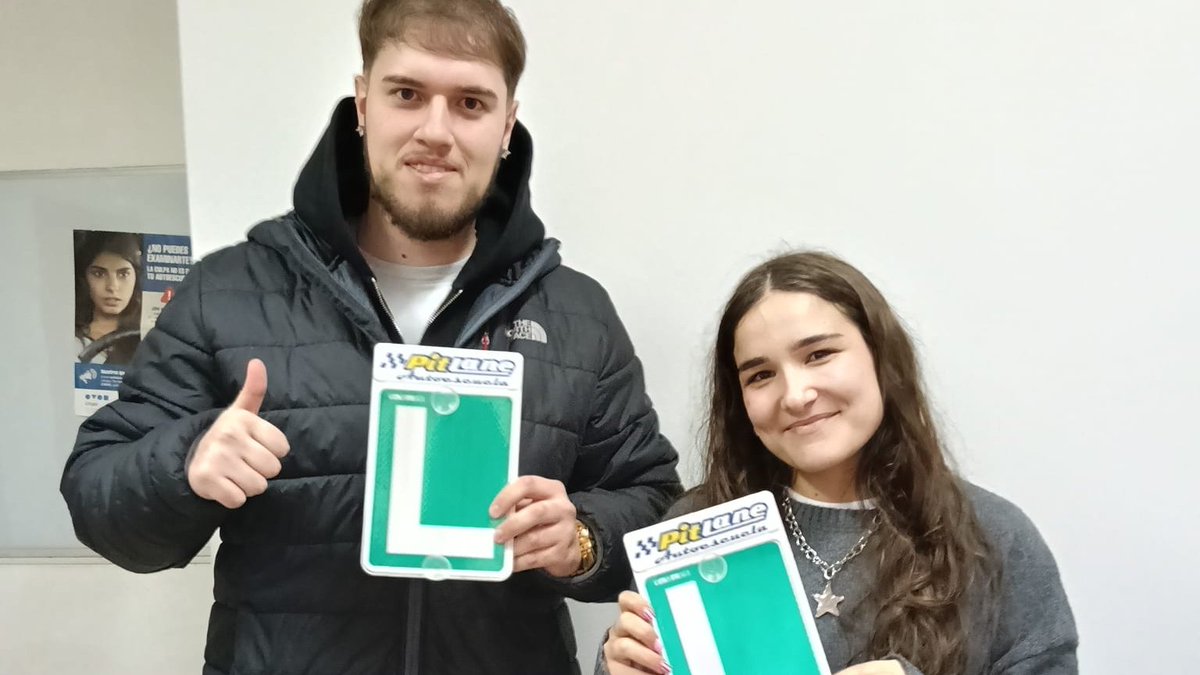 APitLane's tweet photo. 🌧️💨 Ni el viento ni la lluvia han podido con ellos 😄
7️⃣ nuevos aptos en el examen práctico de coche 🚗👏 ¡Enhorabuena Iván, Paula, Carlos, Andrea, Hernán, Ileana y Amada!
¿Quieres ser el próximo? 😉
#AutoescuelaPitLane #ElBoalo #Aprobados #CarnéDeConducir 🚘 https://t.co/6P7dyCluVN