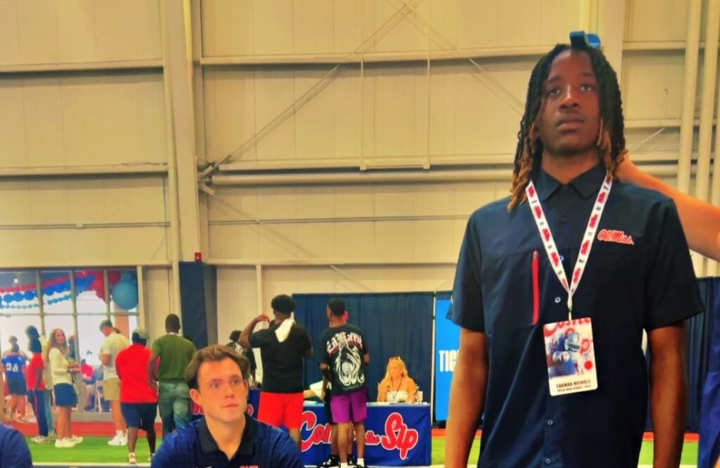 Ole Miss offers talented receiver from Lone Star State with Mississippi ties <a href="/Rebels247/">David Johnson</a> 
olemiss365.com/ole-miss-offer…