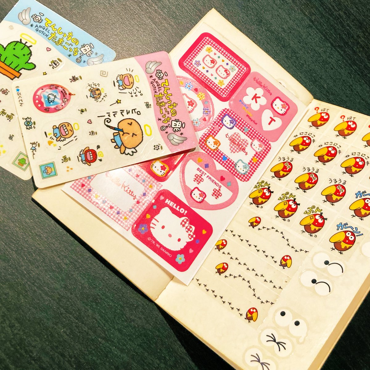 chikuronia's tweet photo. 納戸から20年以上前？のシール帳が発掘されたんだけど、何故かキョロちゃんだらけ。そんなにチョコボールばかり食べてたのかなぁ( '༥' )ŧ‹”ŧ‹”

あ！

( *´꒳`*)っ🍫ʜᴀᴘᴘʏ♡ᴠᴀʟᴇɴᴛɪɴᴇ https://t.co/gwiIVjPt3q