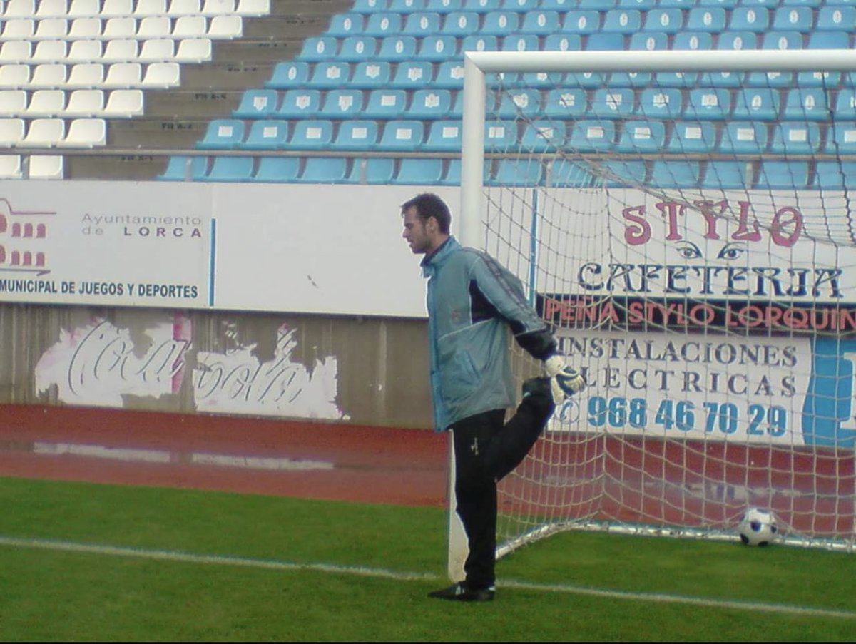 Nadie es tan joven que no se pueda morir mañana, 
ni tan viejo que no pueda vivir un día más.

FERNANDO DE ROJAS