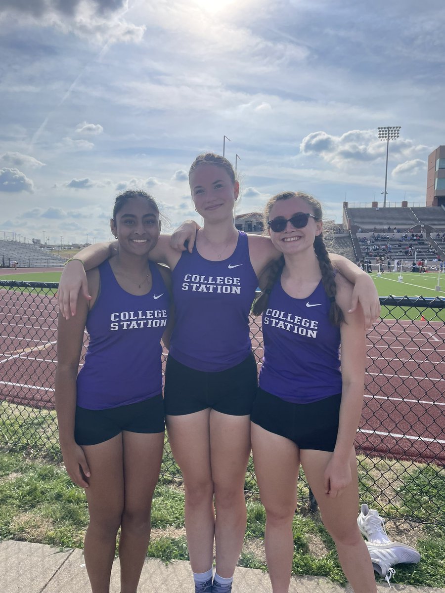 CStatTF's tweet photo. 🥏 Varsity Discus 🥏

5th Place 
Sruthi Paruchuri 
72’ 1”
💥 PR 💥

6th Place 
Jacey Hapes
71’ 6”
💥 PR 💥

10th Place
Evalynn Sherman
57’ 7”

#CougarStrong https://t.co/gnKbnN6FxA