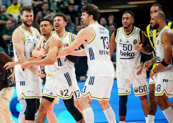 Ömer Koçşan <a href="/omerkocsan/">Kökleri Çınar</a> yazdı "Büyük Takım"
abcspor.com/buyuk-takim-2/