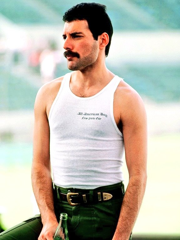 aqueenofmagic's tweet photo. 🗣️ | #PeterFreestone: "A few people have asked if Freddie ever donated to charity, and which ones. The simple answer to this is yes, he did give quite a lot of money to various charities over the years, but always anonymously. He never wanted the world to know what he was supporting or how much money he was giving away. Generally he would give money to a friend of his who would them make the donation for him. Freddie also thought about the future and in his will left all the remains of his estate after 50 years to be divided and given to two charities."
📷 Freddie Mercury in Mexico, 1981. Photo by Neal Preston.
#FreddieMercury #Queen