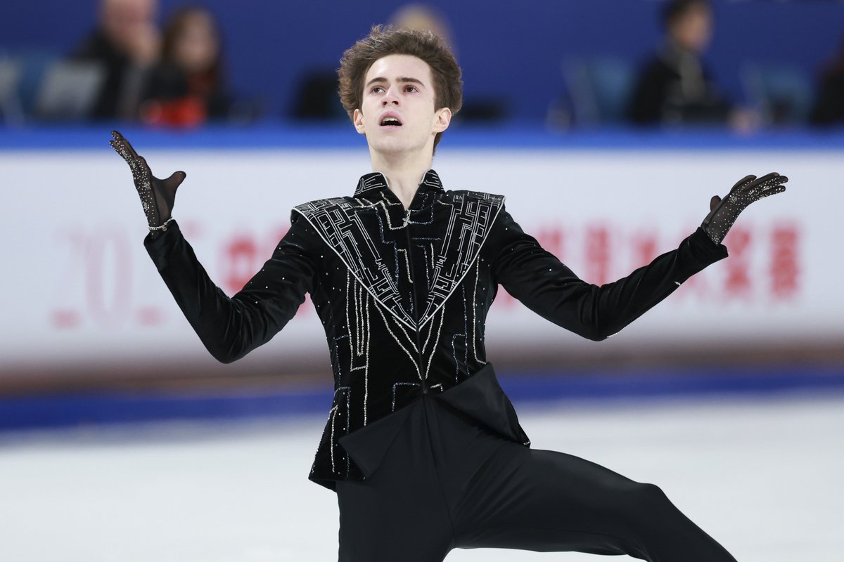 Mikhail Shaidorov con una rutina de altísimo nivel sorprende a los favoritos y se sube a lo más alto del podio

Patinaje Artístico - Varonil

🥇 Mikhail Shaidorov🇰🇿 - 291.58
🥈 Yuma Kagiyama🇯🇵 - 280.06
🥉 Shun Sato🇯🇵 - 274.90

Ilia Malinin no pudo con la presión de la final