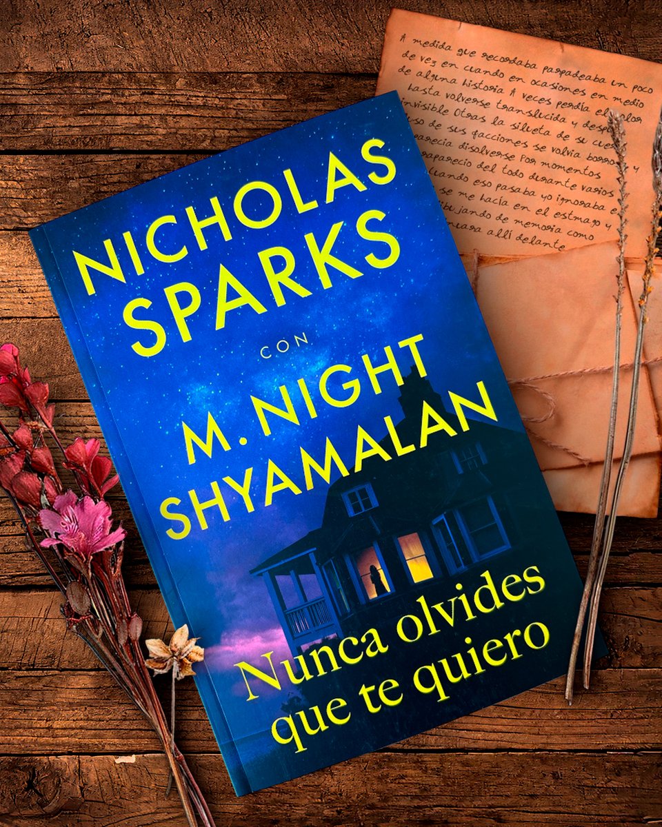 penguinlibrosmx's tweet photo. ¿El amor puede romper la barrera entre la vida y la muerte? ✨ Nicholas Sparks nos lleva a hacernos esta pregunta en su novela más reciente "Nunca olvides que te quiero".

📕👉🏼 https://t.co/IrqGIJTYV3

#PenguinLibrosMX https://t.co/eGkWt3DuZ4