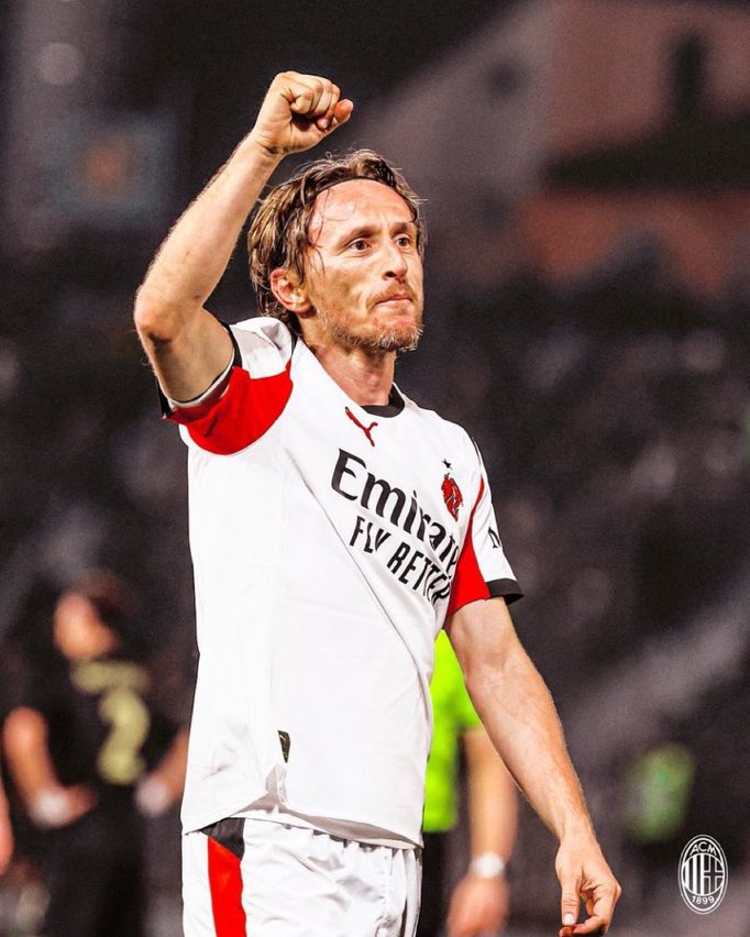 كاكا اعتزل بعمر الـ35
انيستا انتقل إلى الدوري الياباني بعمر الـ33
تشافي انتقل إلى الدوري القطري بعمر الـ35
جيرارد انتقل إلى الدوري الامريكي بعمر الـ35

مودريتش بعمر 40 سنة جالس ينقذ الميلان بالكالتشيو.. ظاهرة كروية ما تتكرر!