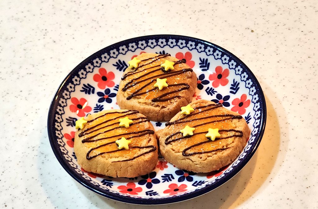 今年のバレンタインはミアレガレット作りました。
あと材料拝借して作ったクッキー。
ハッピーバレンタイン！