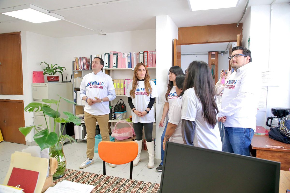 Esta mañana acompañé a mi hermana <a href="/diana_larac/">Diana Lara</a> y al Concejal <a href="/BelmontAdrian/">Adrián Belmont</a>, en el Centro de Atención Múltiple #37 con su programa #PintandoContreras. 

Le dimos a la pintada y conocimos sus instalaciones en las que día con día reciben a niñas, niños y adolescentes.