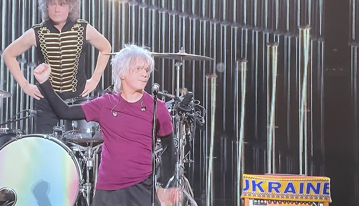 Quel plaisir de voir les légendaires Indochine recevoir le Prix spécial #Victoiresdelamusique pour leur tournée gigantesque.
Bravo pour la force de votre musique et vos valeurs, et merci d’être toujours avec l’Ukraine !
Vous êtes vraiment Ukrainiens de cœur et d’esprit 💙💛