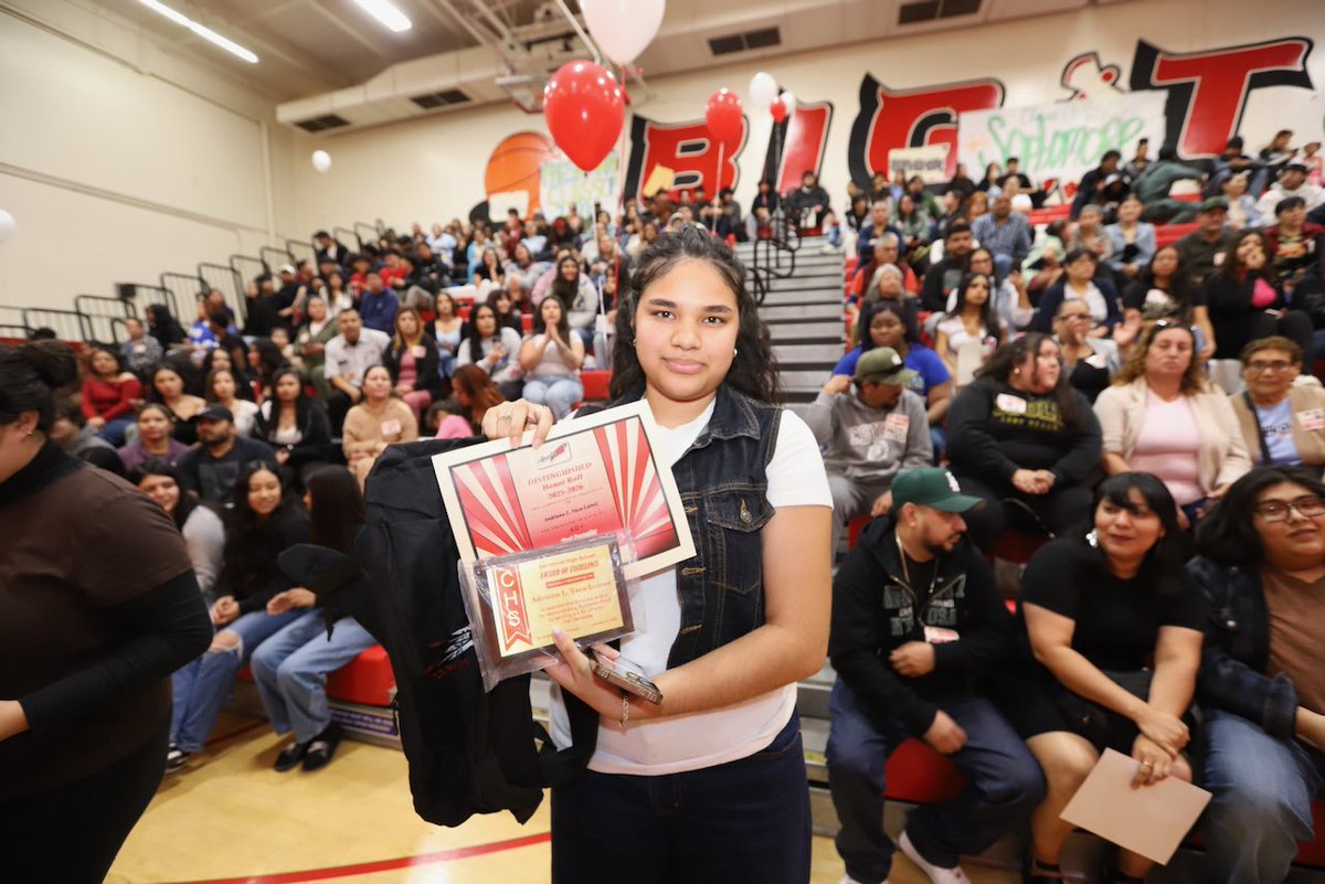 ComptonUnified's tweet image. 🎉 Centennial High School celebrated 231 scholars at its Honor Roll Assembly yesterday! 👏🏾
 
Families joined in honoring @bigtenapaches  scholars across all grades for their hard work &amp;amp; academic excellence. Great job, scholars!
 
#ComptonUnified #HonorRoll #centennialhighschool