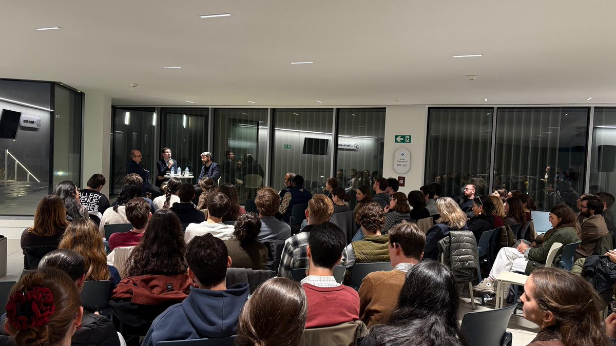 marietadelcas's tweet photo. El martes tuvimos la primera charla de Sapere Aude. 

Se dialogó sobre qué es la Universidad, y quién mejor que @higiniomarin1 y @Torremarte1 para hablarnos sobre ello. 

Muchas gracias a Inés, @ignaciionavass,  @orianafreitasc y a todos los que lo han hecho posible. https://t.co/q7Tw71WgJx