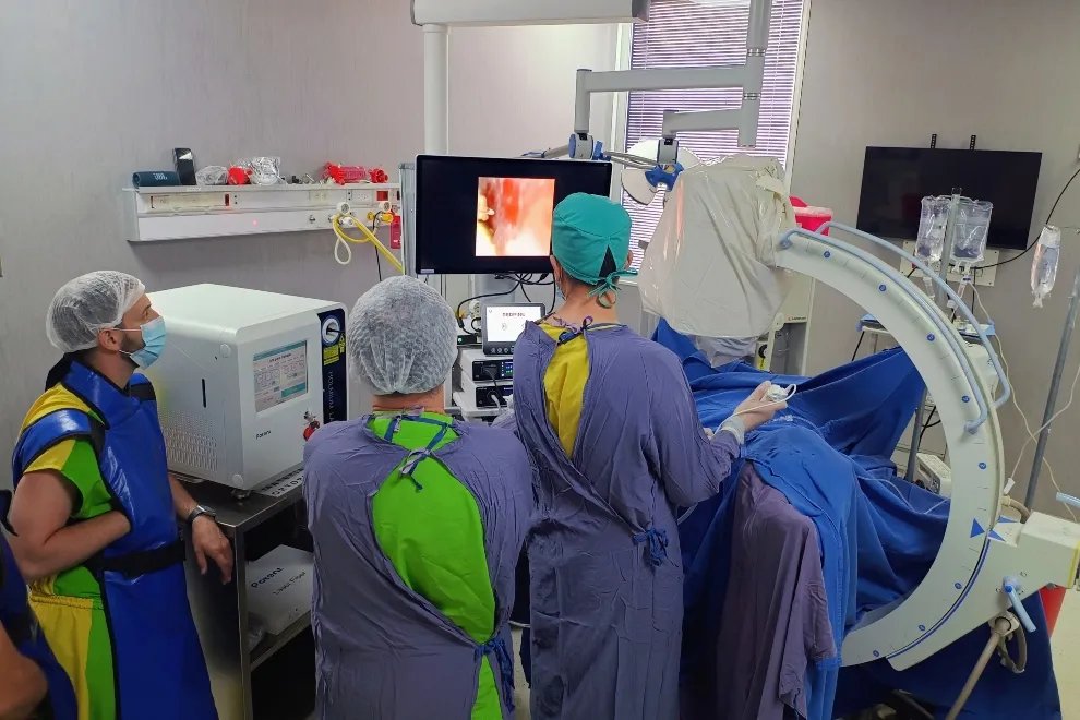 La salud pública avanza en tecnología: Primera intervención urológica con láser en el sistema provincial

📰 Leé la nota completa 👇🏻
elregionalvm.com.ar/noticias-villa…

#saludpública #Urológica #ureteroscopia