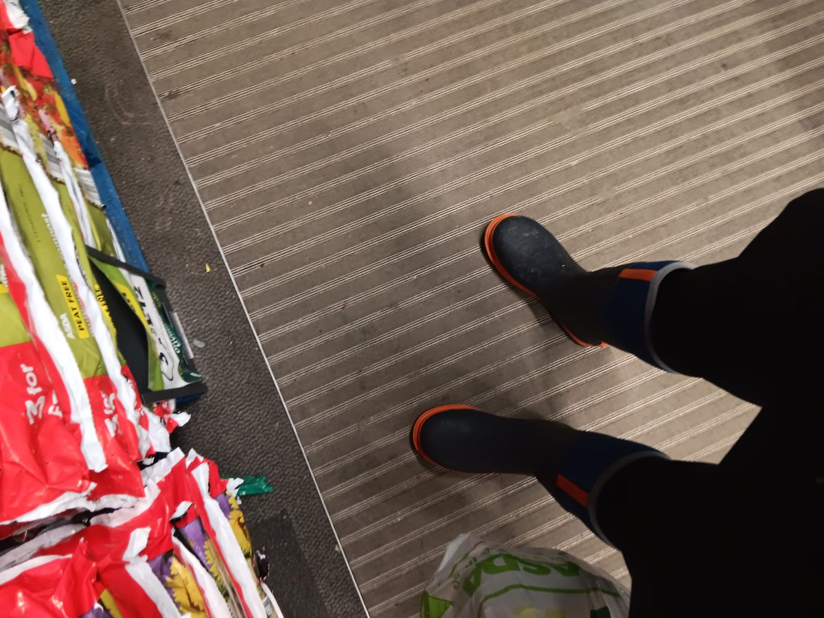 GAAkit&boots tweet media