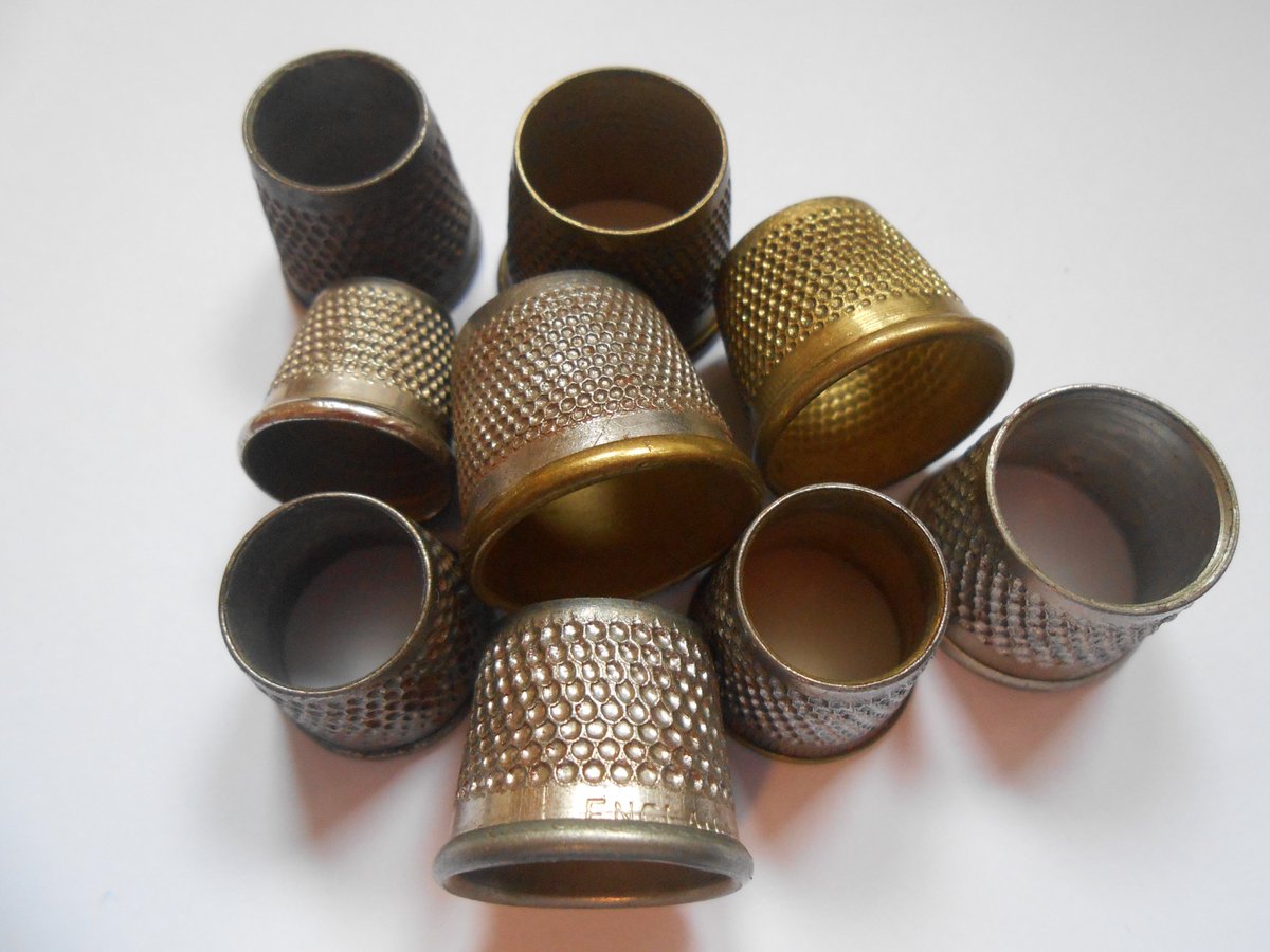 charingmarket's tweet photo. Tiny collectables, huge history. From early 1900s brass and steel thimbles to wartime Bakelite “housewife” kit pieces - plus a brilliant 5-cent Coca-Cola advertising example. 🧵✨
#Collecting #thimbles https://t.co/sOzbvWa5AM