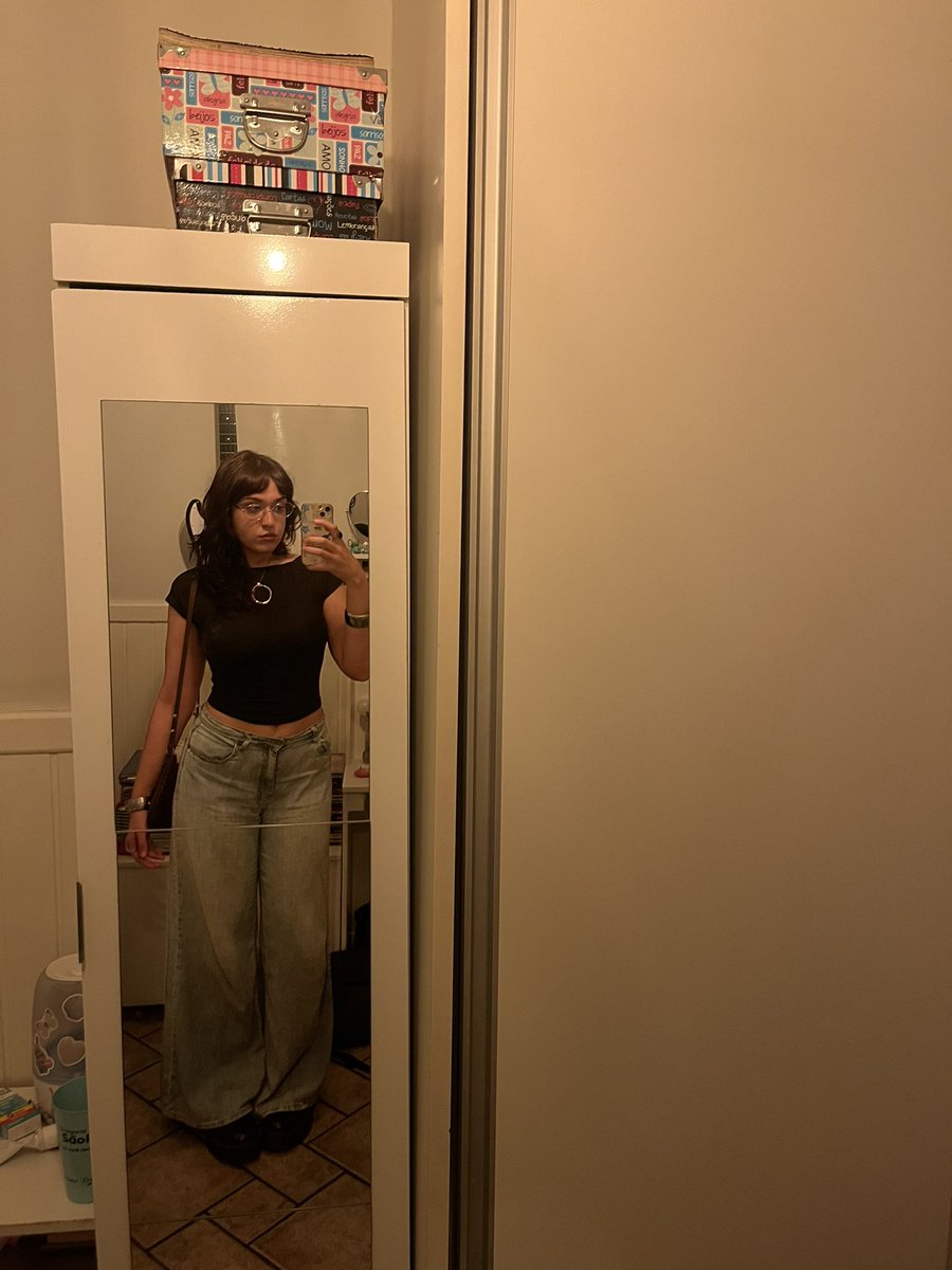 barrlylegal's tweet image. fiquei com medo de pagar peitinho mas ainda sim #serving