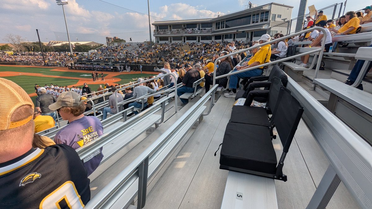 NoelStringer's tweet image. We're live at a packed out Pete Taylor Park