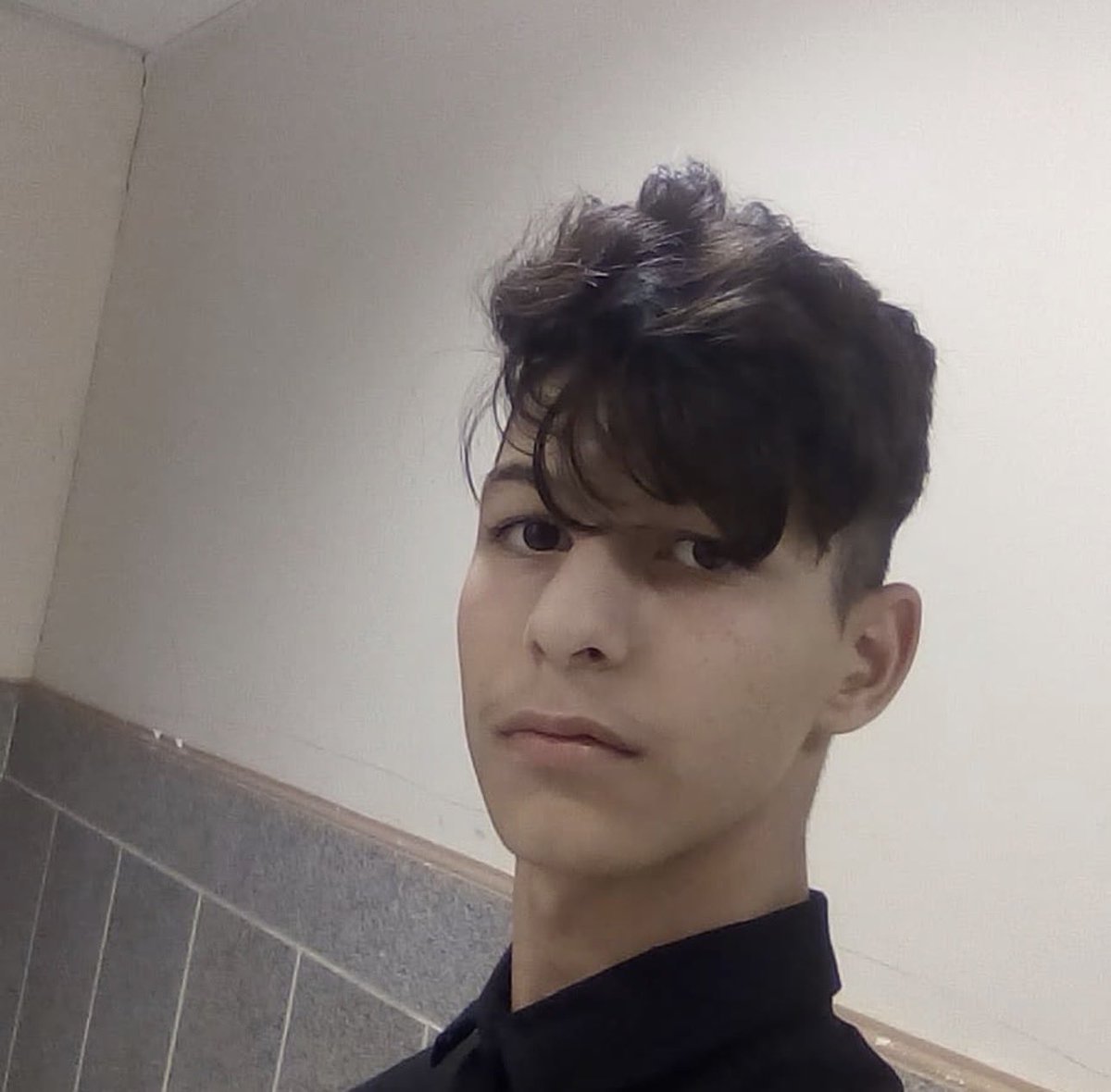 imfloria7's tweet photo. #Borhan_Sami_Kia, only 17, orphaned and under welfare care, is at immediate risk of execution. 

BE HIS VOICE. 

#برهان_سامی_کیا 
۱۷ ساله در خطر اعدام. تحت مراقب بهزیستی بوده و کسی رو برای حمایتش نداره. صداش باشیم.
تروخدا صداش باشید https://t.co/eP3Hw6g5jN