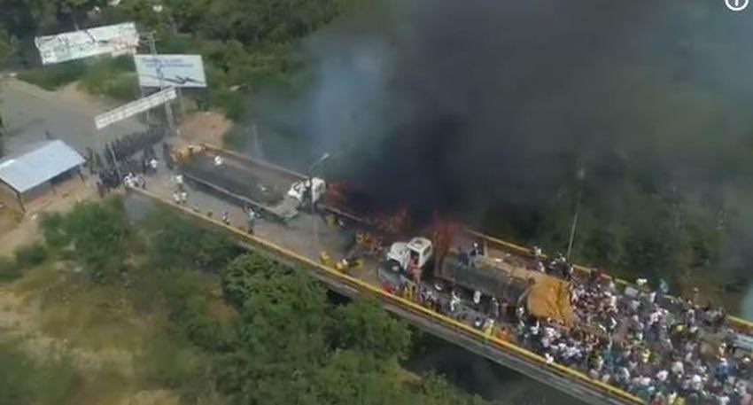 AngelLopeez's tweet photo. 🔴 2019 Chavismo QUEMA Ayuda Humanitaria
🇺🇸 2026 EE.UU ingresa Ayuda humanitaria a Venezuela🇻🇪

Esto es gracias a los 3 Bombazos 💣💣💣 https://t.co/7iMUbkDeWk